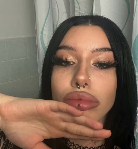 shawtysuzi model naked pic