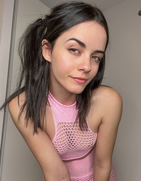 sarahroomie model high quality photos