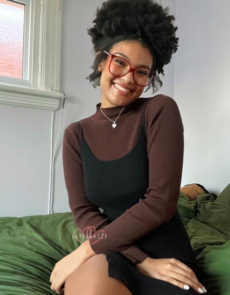 softbby123 sexy model picture