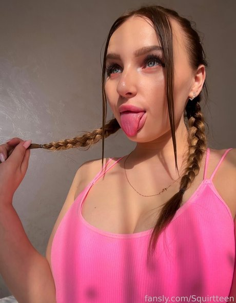 Squirtteen pornstar high quality pics