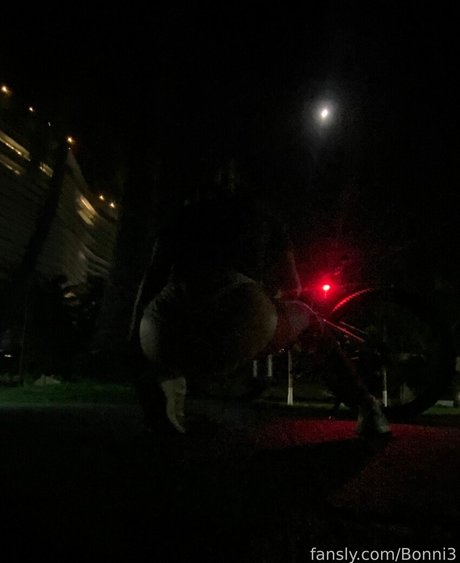 Bonni3 porn model pic