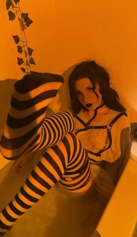 deadpixies star naked photo