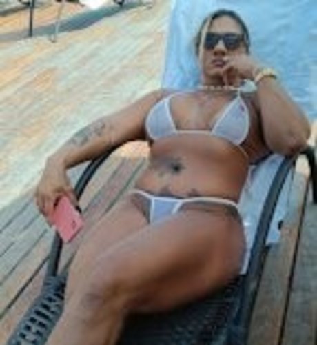 Esther Exhib model beautiful picture