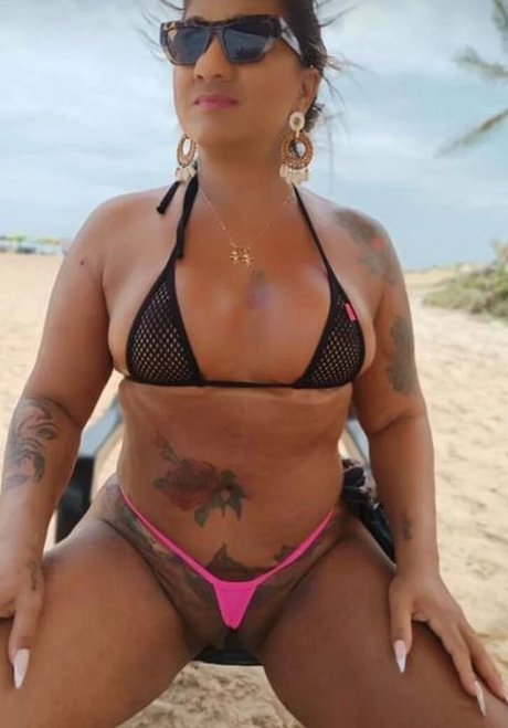 Esther Exhib erotic pornstar pics