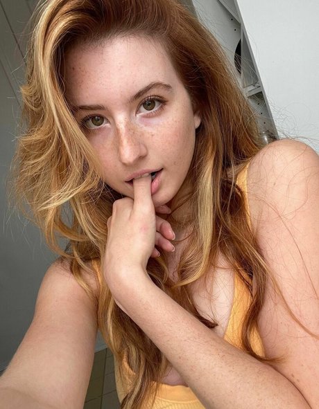 Strawberry Kisses star hot photos