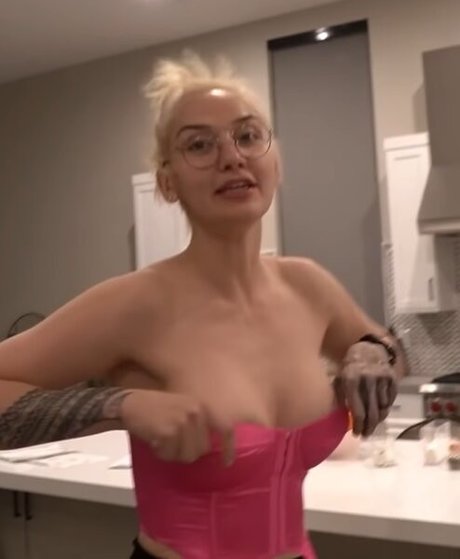 Geovanna Antoinette star archive