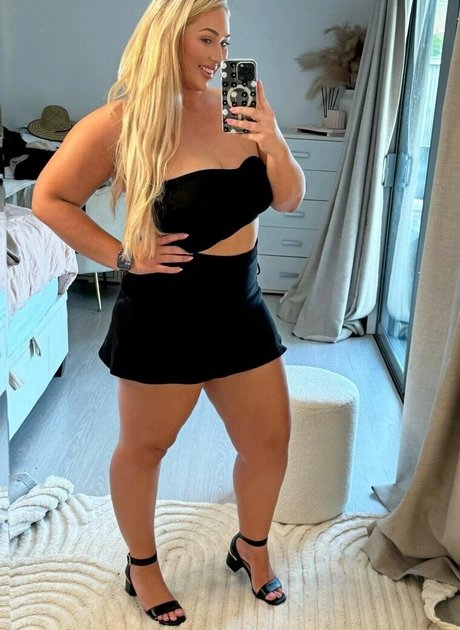 Nora Davis xxx pornstar pics