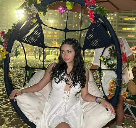 Alexandra Bull model pics