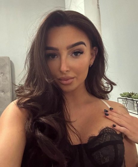 Chloe Panchal pornstar erotic gallery