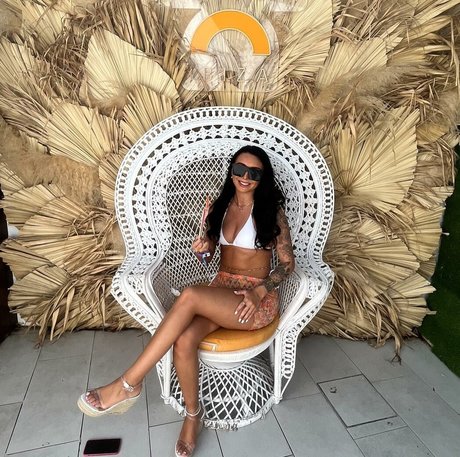 Chloe Panchal model top images