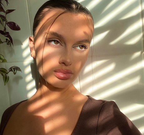 Isabella Evans pornstar beautiful photos