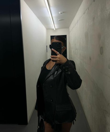 Isabella Evans erotic model archive