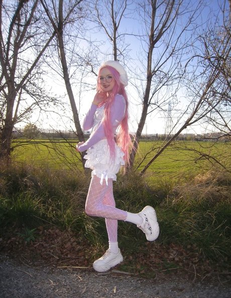 misspetitemay model beautiful photo