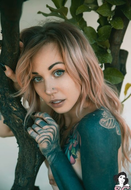 Ninaq hot actress picture