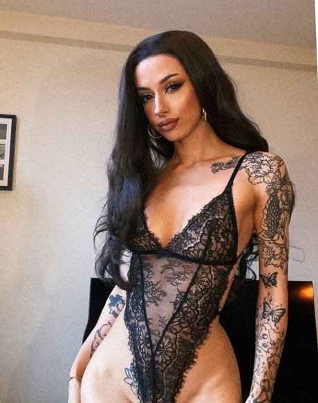 MistressLilyMay star pretty image