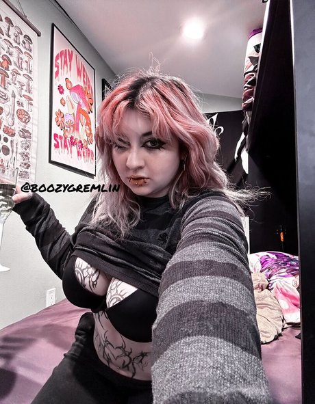 BoozyGremlinx pretty actress archive