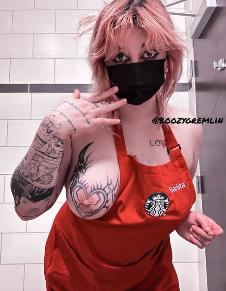 BoozyGremlinx model beautiful photos