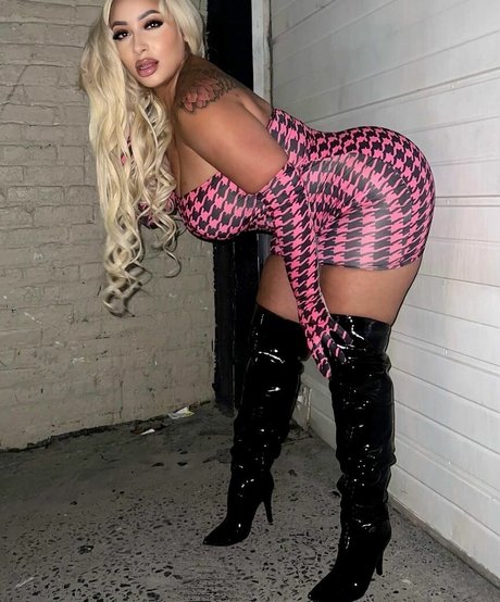 Tylea hot actress img