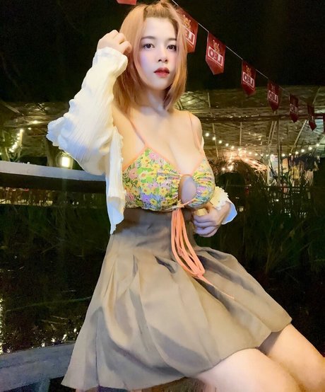 swansin 26 pretty pornstar pictures