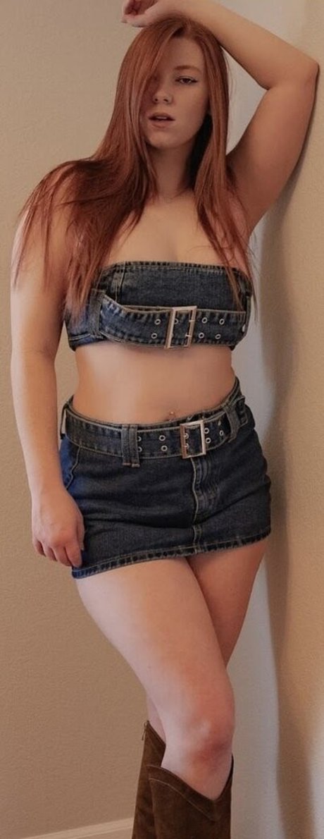 Megan DeLuca star art pictures