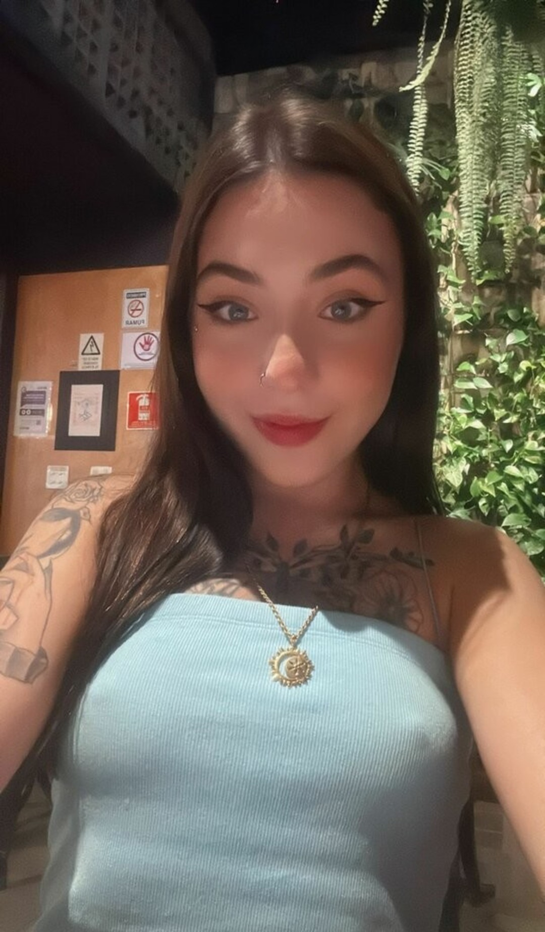 Ellen Maggnus exclusive star photos