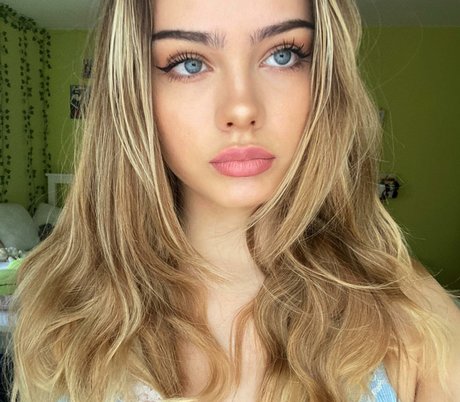 Sara Crumbleleg star adult picture