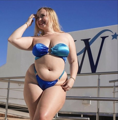 Niki Peacock perfect model img