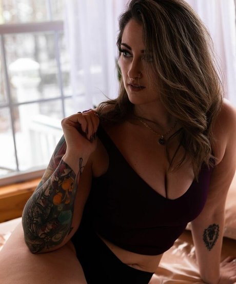 Dani Standring model best images