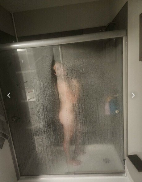 Annoyed Wifey exclusive model pics