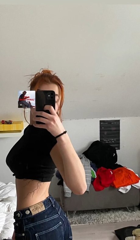 linemettler naked actress photos