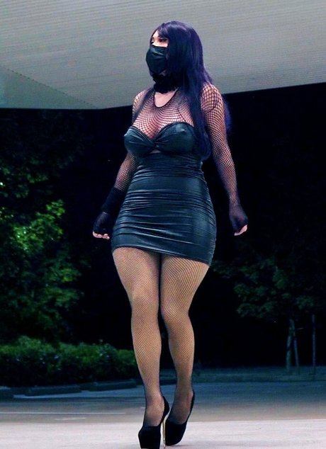 CrimsonBorgia model sexy pic