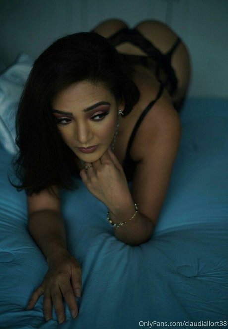 Claudia Llort erotic model pic