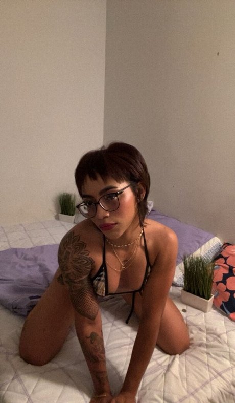 Buff Camile hot actress pictures