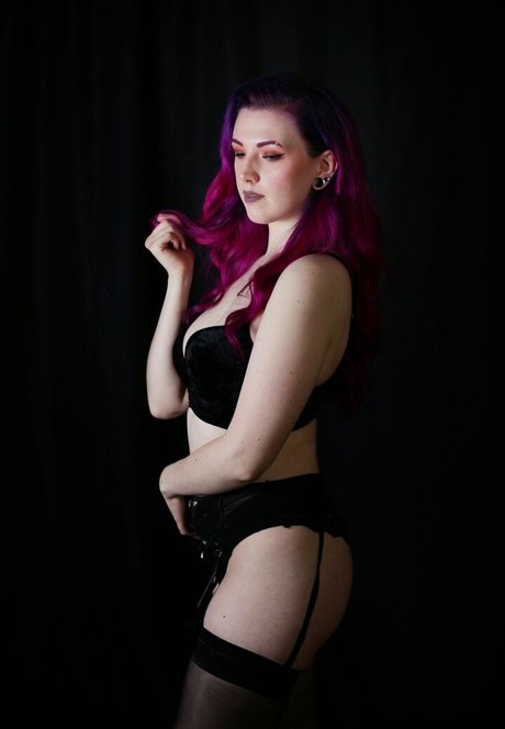 MYSTIK MINX sexy actress images