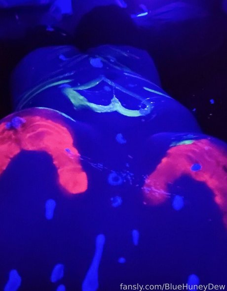 BlueHuneyDew naked model pictures