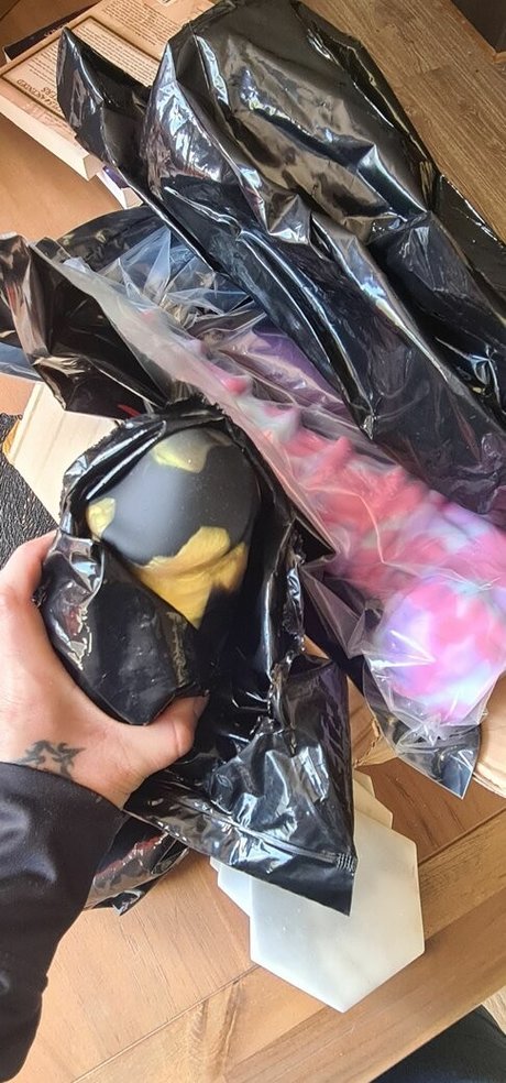 DeviousAdorei model art pics