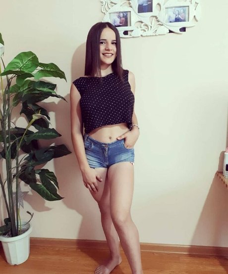 Denisa R Maria sexy actress pics