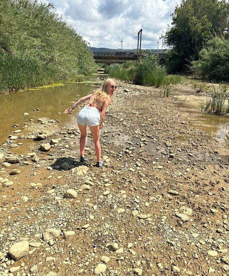 blonde vivi beautiful actress photo