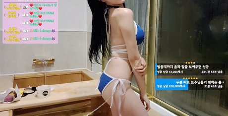 lluchiaa model nude pics