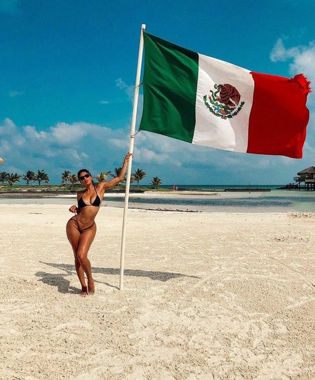 Ivette Saucedo star beautiful img