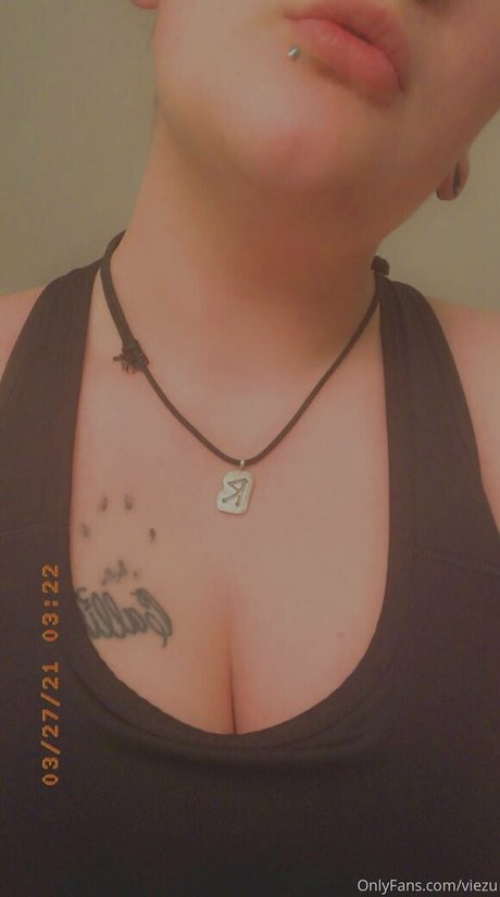 viezu model naked pic