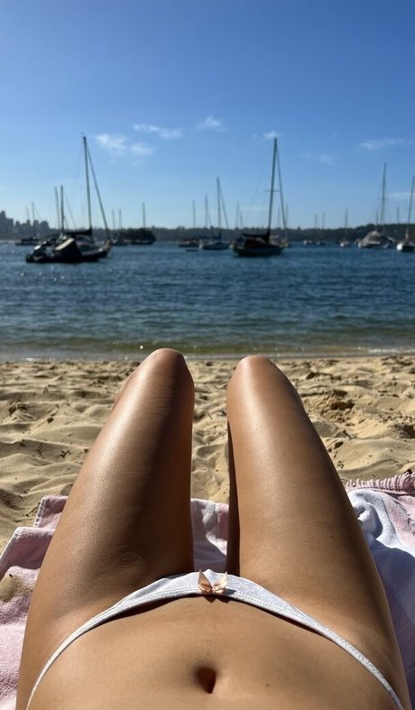 Inas Elashiry erotic model img