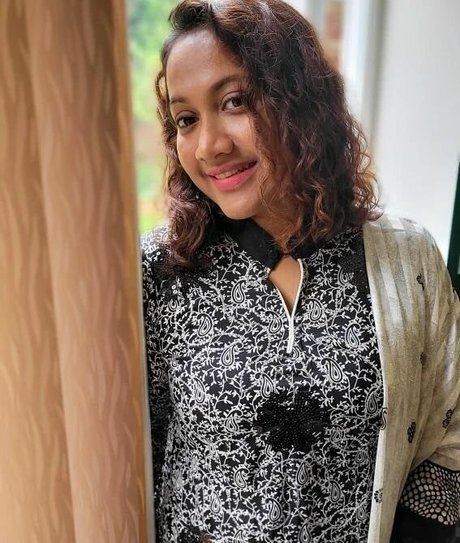 Scarlet Vixen pretty model image