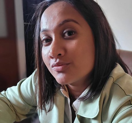 Scarlet Vixen model art picture