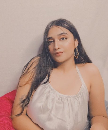 Ruchika Tandon erotic model photo