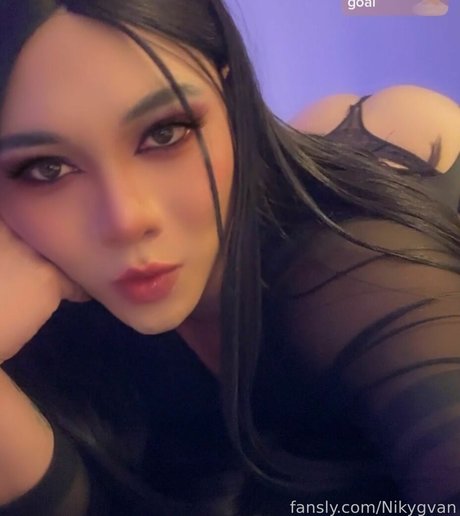 Nikygvan pornstar nude pic