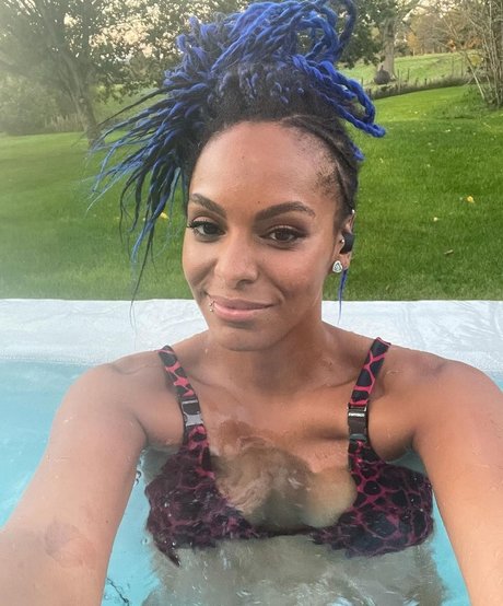 Lucy Hedges star adult pics