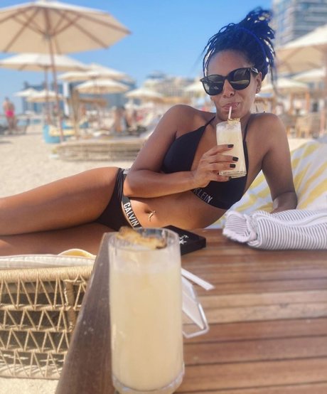 Lucy Hedges pretty star photo