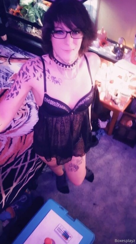 SoftBoxBoi model pornographic archive