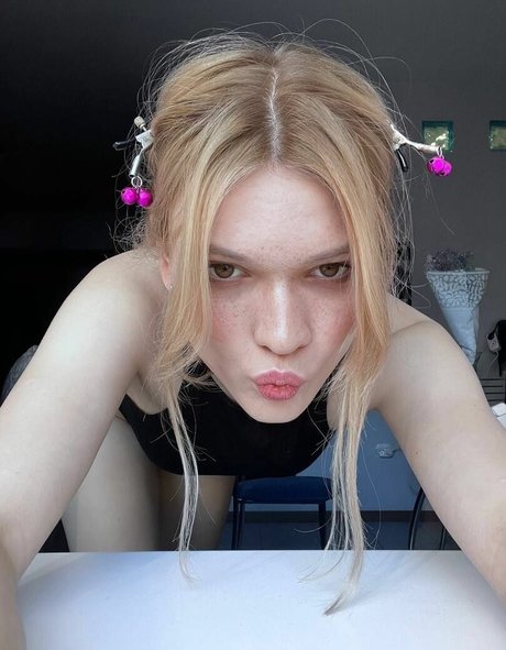 roxannken hot actress picture